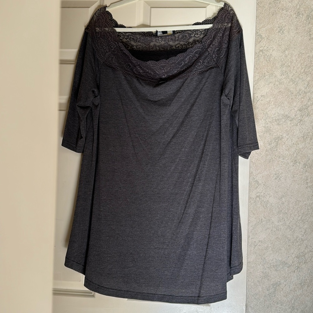 Gray 2X blouse/ T-shirt with lace detailing